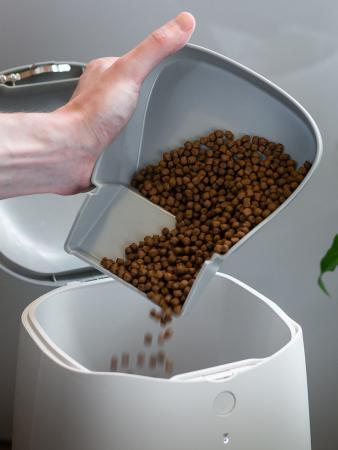 Умная автоматическая кормушка с Wi-Fi для кошек и собак Petoneer Nutri Feeder (FDW010) Белый